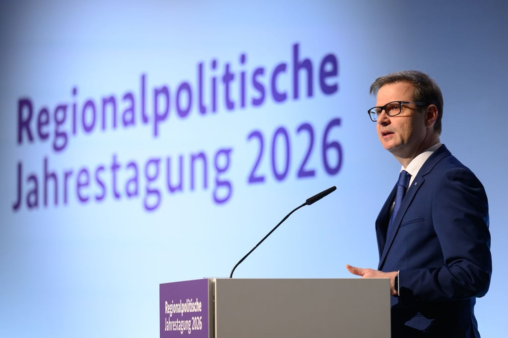 IHK-Präsident Sascha Gläßer fordert auf der regionalpolitischen Jahrestagung in Halle mehr energiepolitische Souveränität