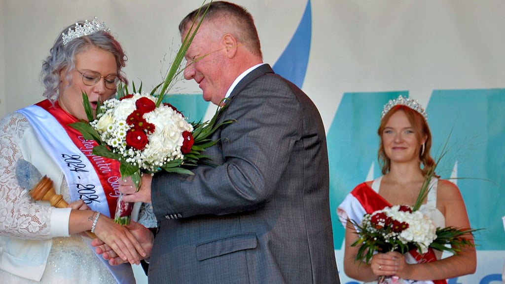 Wen wird der Staßfurter Bürgermeister René Zok beim nächsten Tag der Regionen, als Nachfolgerin von Julia, begrüßen können? Vor zwei Jahren übernahm  diese das  Zepter von Salzfee Geraldine.