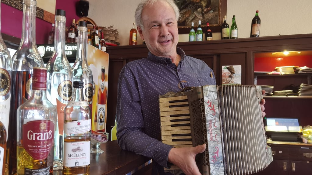 Der Blankenburger Vollblutmusiker Thomas Göbel organisiert 2026 wieder Live-Musikabende im Bestehornhaus in der Grefestraße. So auch einen schottischen Abend am 7. März.