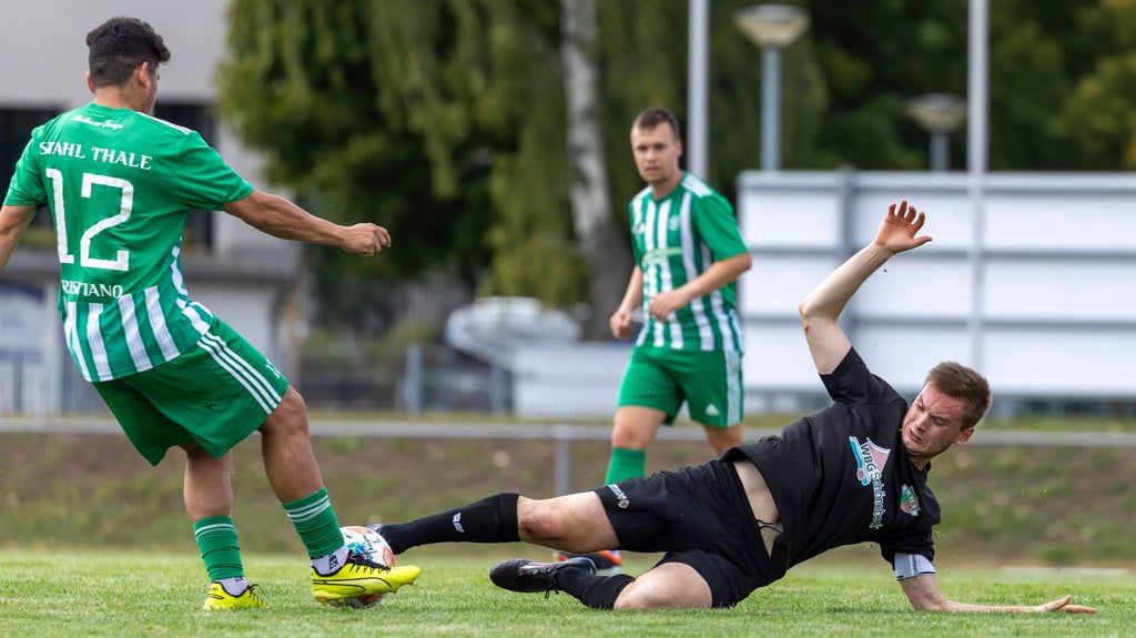 Erik Nordmann (rechts) und seine Mitspieler von Union Schönebeck mussten eine herbe Pleite einstecken.