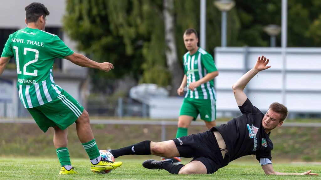 Erik Nordmann (rechts) und seine Mitspieler von Union Schönebeck mussten eine herbe Pleite einstecken.