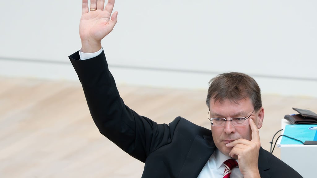 BSW-Politiker Sven Hornauf sieht sein Fragerecht als Abgeordneter verletzt und zieht vors Landesverfassungsgericht. (Archivbild)