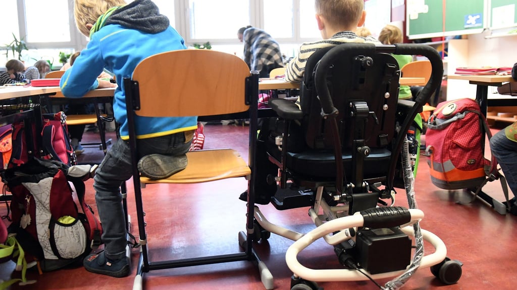 Der Landeselternrat in Brandenburg hält mehr Personal für die Inklusion an Schulen für notwendig. (Archivbild)