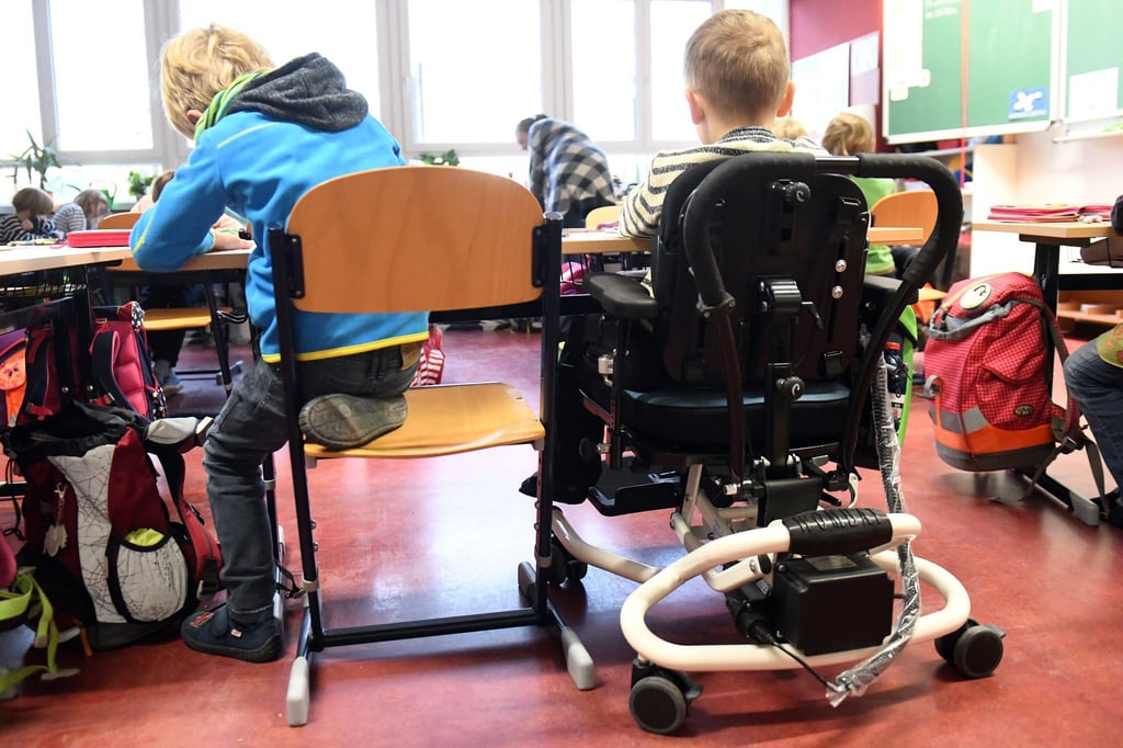 Der Landeselternrat in Brandenburg hält mehr Personal für die Inklusion an Schulen für notwendig. (Archivbild)