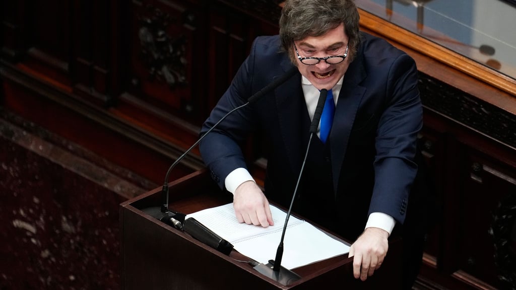 Der ultraliberale Präsident gerät heftig mit oppositionellen Abgeordneten aneinander.