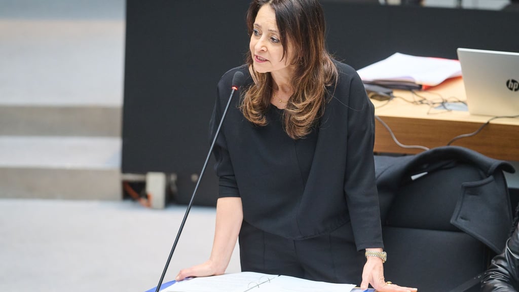 Berlins iranstämmige Justizsenatorin Badenberg hofft auf Freiheit für ihr Herkunftsland.