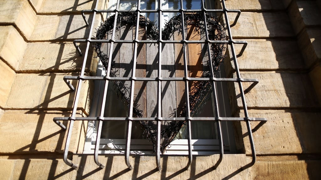 Gegen Kopfschmerzen helfen Tabletten, gegen Magenbeschwerden ein bisschen Natron. Doch was hilft bei Herz- und Weltschmerz?