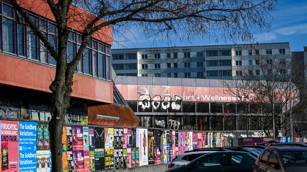 Lässt sich der Abriss des ehemaligen Sport- und Erholungszentrums (SEZ) in Berlin-Friedrichshain noch verhindern? (Archivbild)