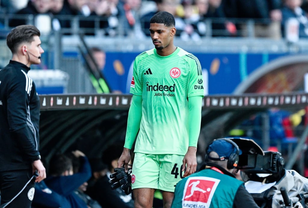 Eintracht Frankfurts Torwart Kauã Santos musste gegen den SC Freiburg früh ausgewechselt werden.