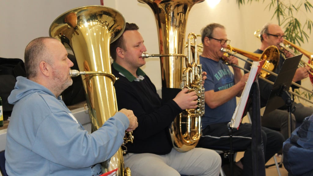 Beim Klostermansfelder Musikverein wird Blasmusik gespielt.