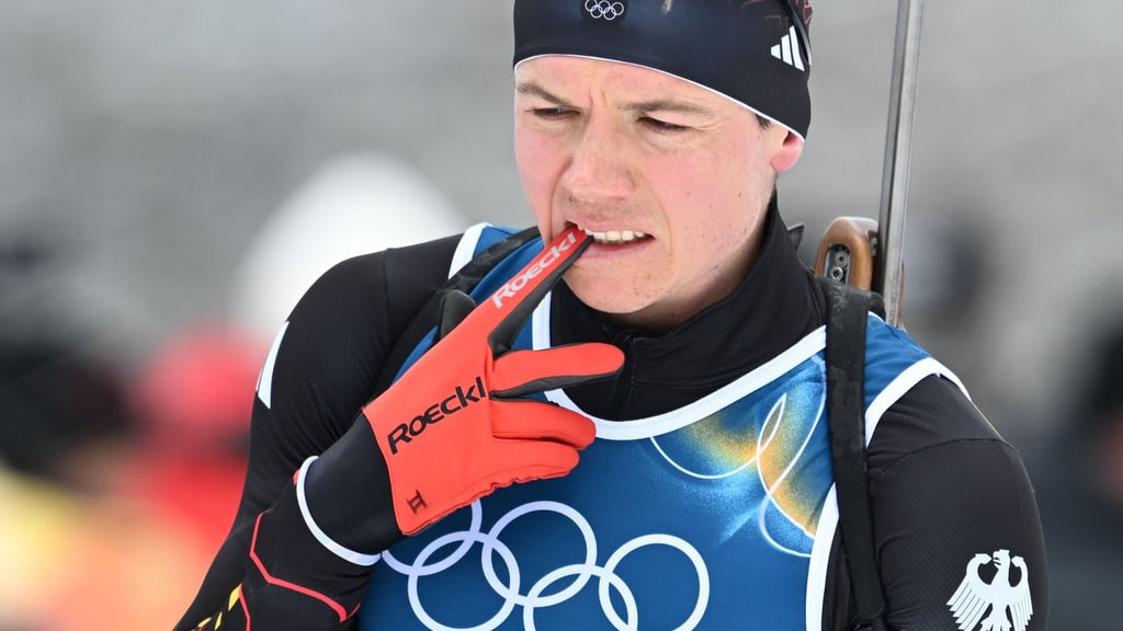 Biathlet Justus Strelow muss auf den ersten Weltcup nach den Olympischen Spielen verzichten. (Archivbild)