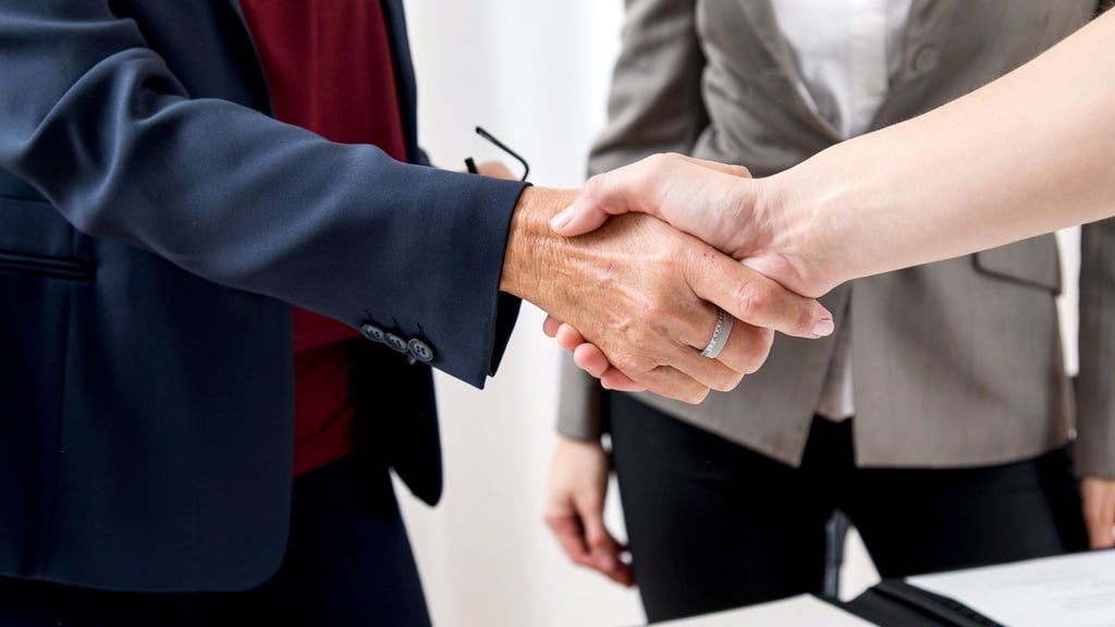 Muss es schriftlich sein oder reicht der Handschlag aus? Das kommt ganz auf die Art des Vertrags an.