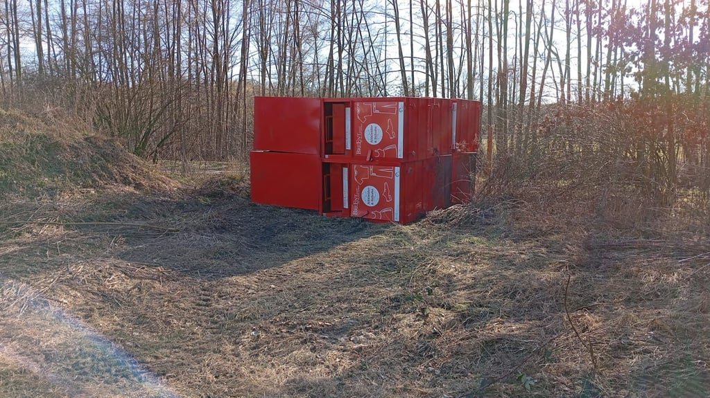 Die Stadt Gardelegen  baut jetzt die Container für Alttextilien in eigener Regie ab und lagert sie vorerst ein.
