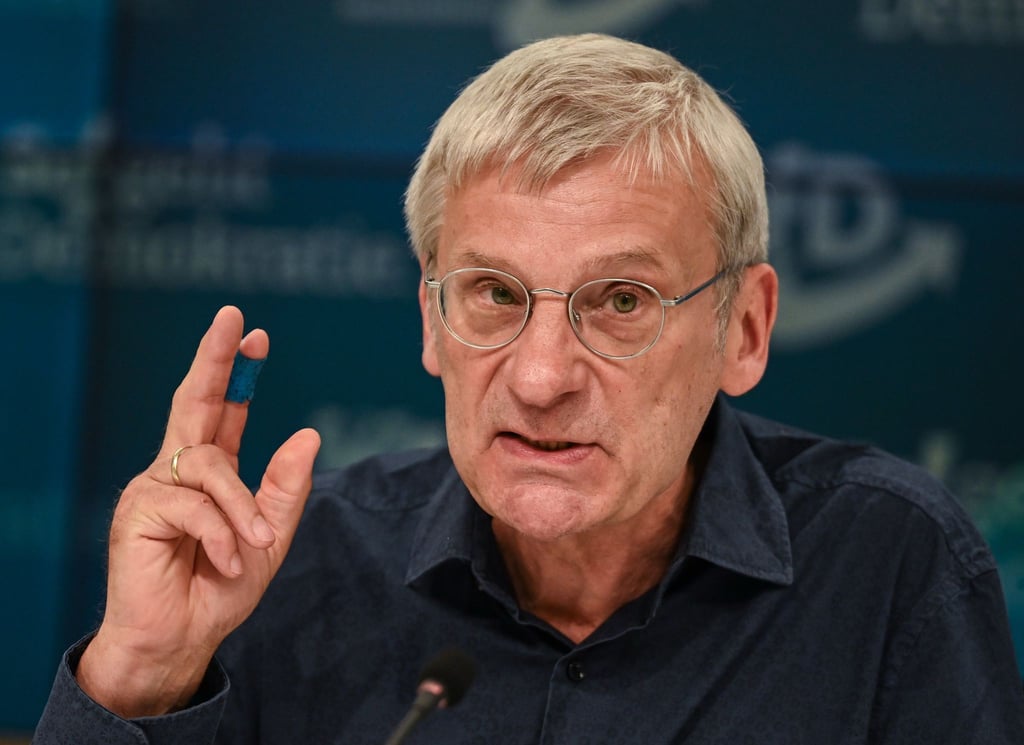 Brandenburgs AfD-Fraktionschef Hans-Christoph Berndt wendet sich gegen die Einstufung der AfD als gesichert rechtsextremistisch. (Archivbild)