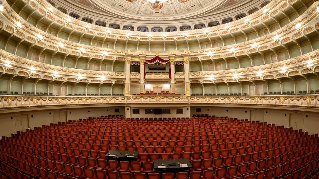 Die Semperoper Dresden hat für die neue Spielzeit 10 Premieren angekündigt (Archivbild):