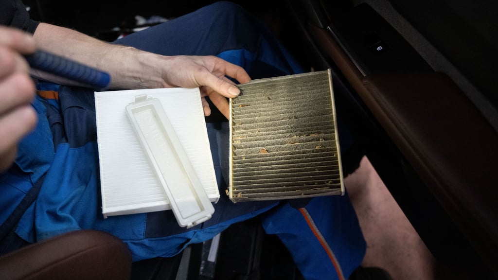 Regelmäßiger Wechsel empfohlen: Der Innenraumfilter sollte jährlich oder nach 15.000 bis 20.000 Kilometern ausgetauscht werden, idealerweise im Frühling.