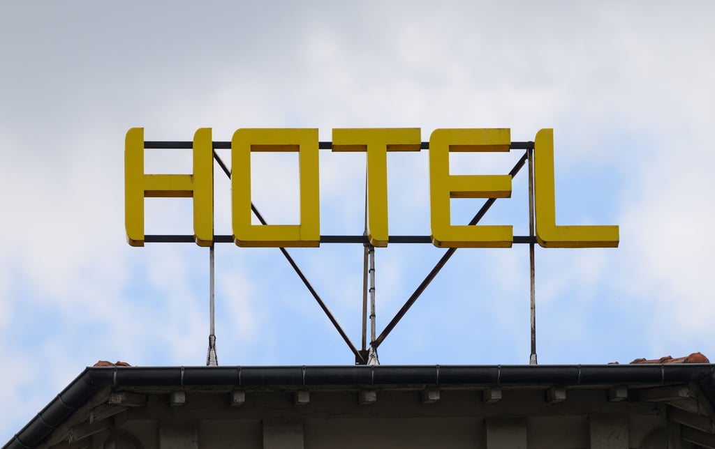 Anfrage ist nicht gleich Angebot: Hotels müssen zwischen unverbindlichen Kapazitätsanfragen und rechtlich bindenden Buchungsangeboten unterscheiden.