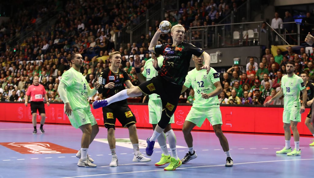 In der vergangenen Champions-League-Saison gewannen Magnus Saugstrup und seine SCM-Kollegen das Heimspiel gegen Barcelona mit 28:23.