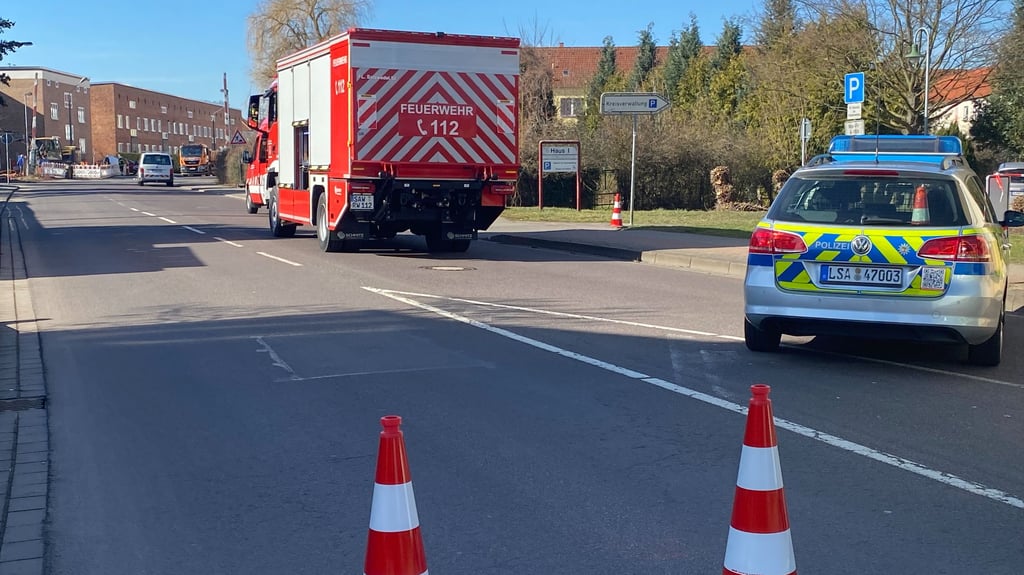 Großeinsatz von Polizei und Feuerwehr an der Ecke Westring/Karl-Marx-Straße/Uelzener Straße.