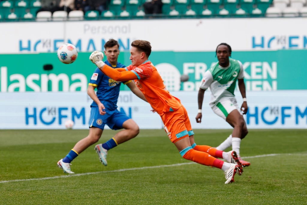 Thorben Hoffmann fehlt den Braunschweigern einige Wochen. (Archivbild)
