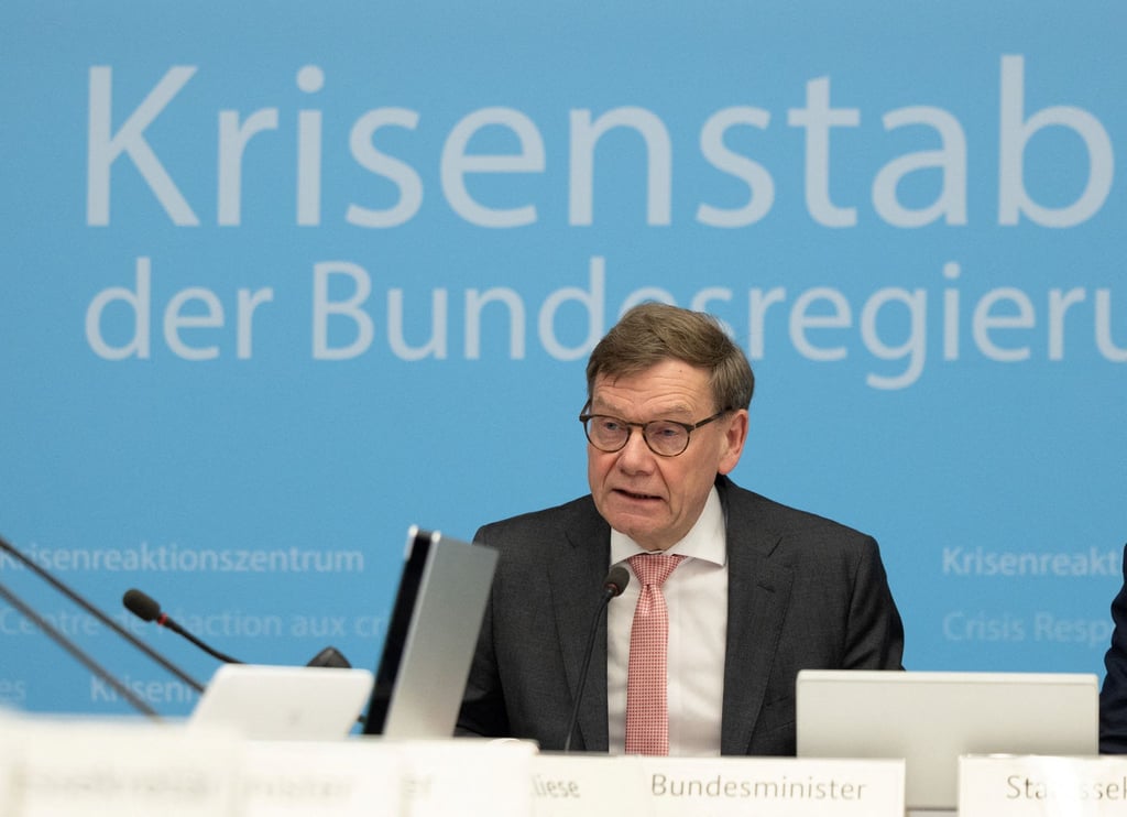 Außenminister Johann Wadephul (CDU) hatte am Montag nach einer Sitzung des Krisenstabes der Bundesregierung Charterflüge zur Rückholung von besonders verletzlichen Menschen unter den in Nahost gestrandeten Deutschen angekündigt. (Archivbild)