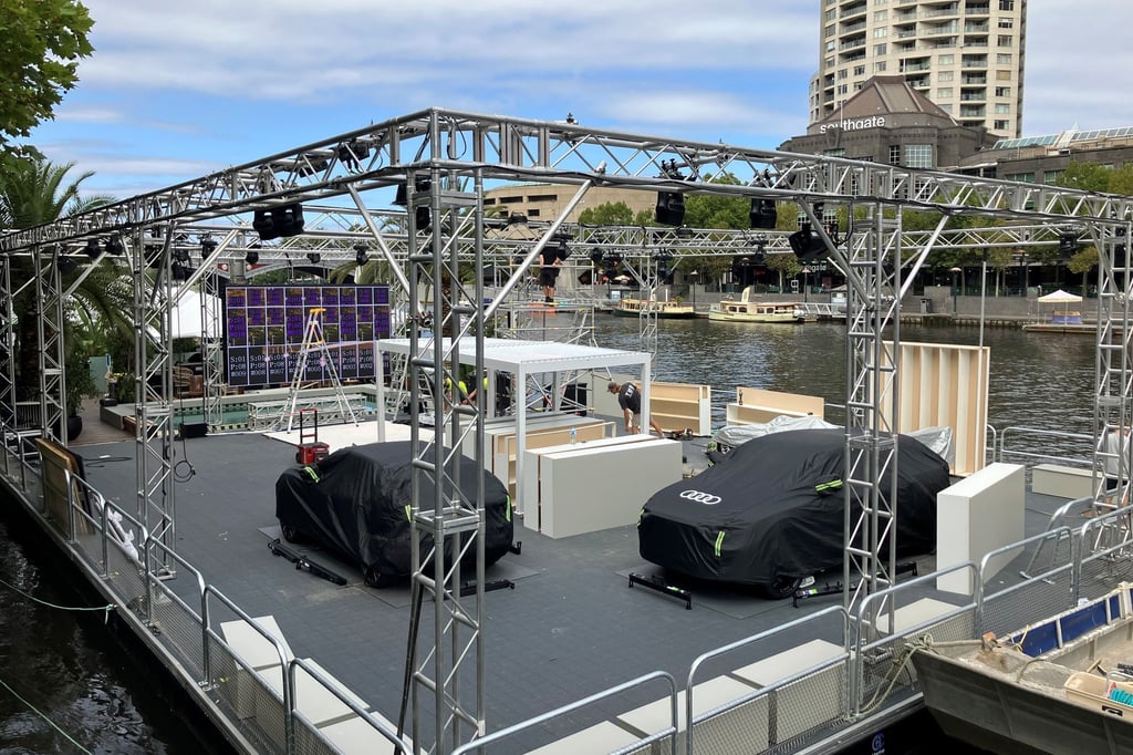 Noch gibt's nicht viel zu sehen auf dem Fan-Hauptquartier von Audi.