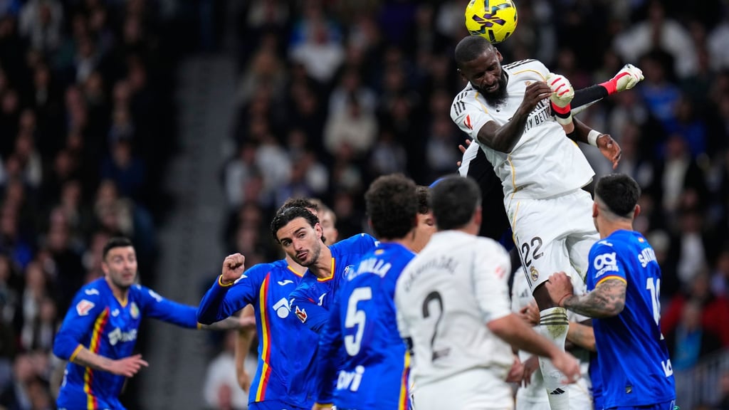 Kopfballstark: Real Madrids Antonio Rüdiger im Spiel gegen den FC Getafe.