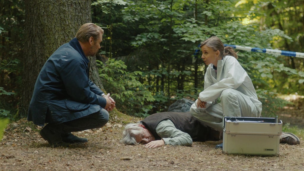 Robert Winkler erfährt von Dr. Kulikova, dass es sich nicht um einen Jagdunfall gehandelt hat.