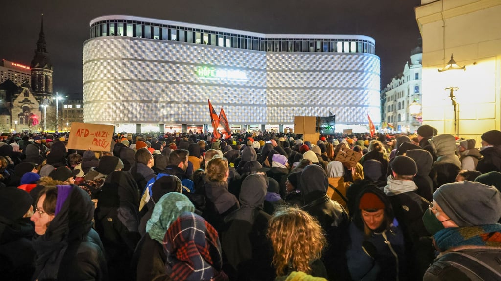 Das Aktionsbündnis „Leipzig nimmt Platz“ organisiert seit Jahren immer wieder Demonstrationen in der Messestadt und fürchtet nun weitreichende Einschränkungen durch die geplante Novelle des sächsischen Polizeigesetzes. (Archivbild)