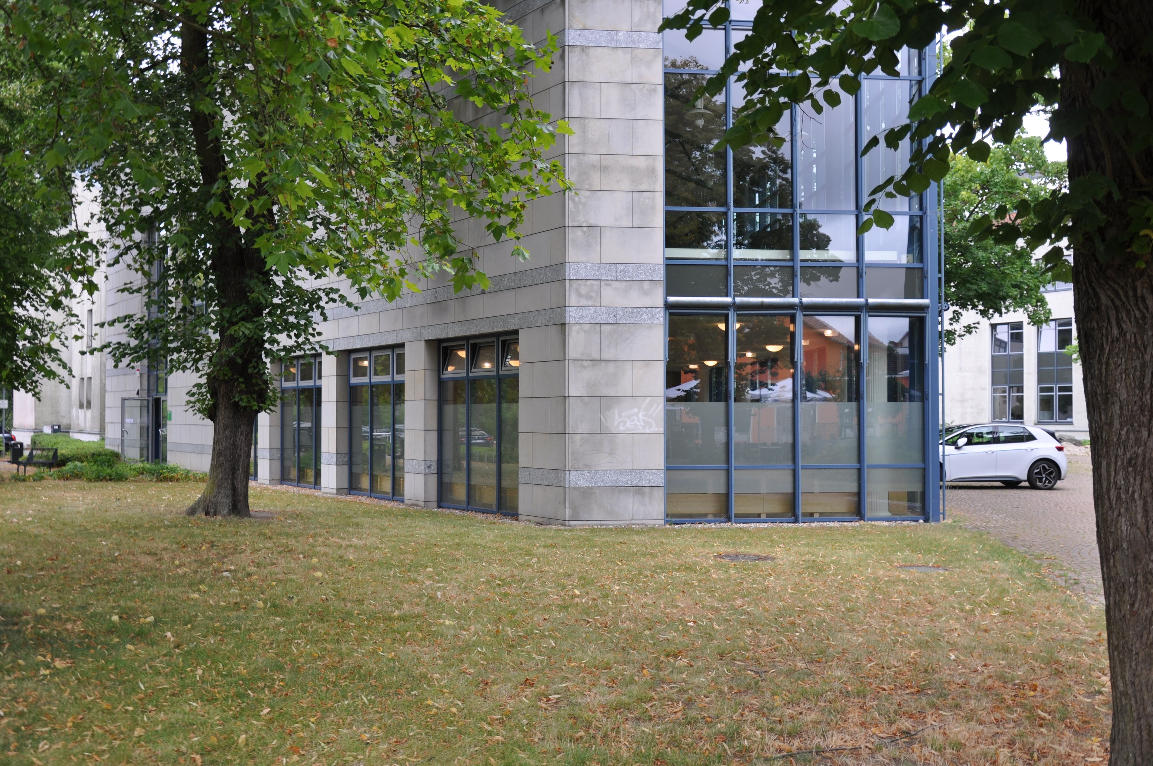 Investitionen in der Stadt und in den Dörfern: So können in Genthin Millionen Euro in Straßen, Radweg und Feuerwehr fließen