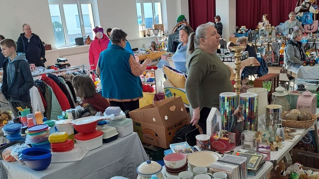 An insgesamt 25 Ständen konnten die Besucher in Gerwisch nach Schnäppchen stöbern.