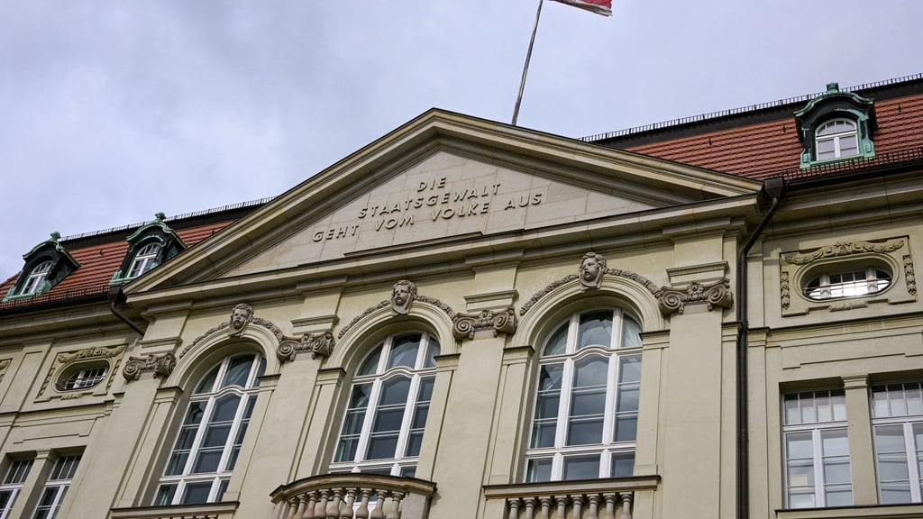 Mit der Neufassung des Staatsvertrags wird auf die Veränderungen im Bereich der privaten Medien reagiert. (Symbolbild)