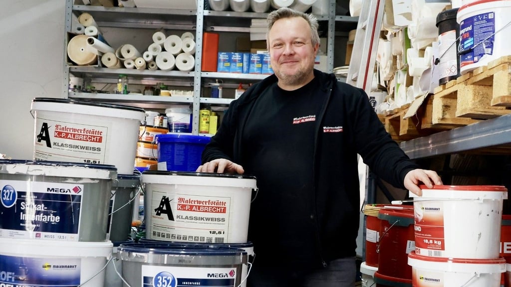Malermeister David Albrecht führt den Familienbetrieb seit zehn Jahren.