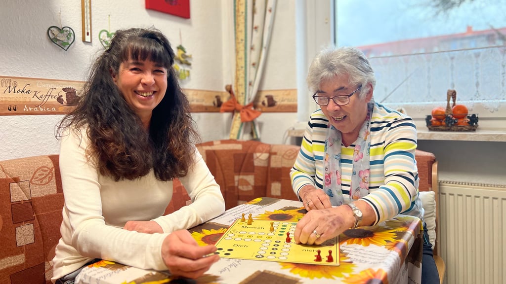 Sabine Sattler (links) mit ihrer Mutter Christine Vossler.
