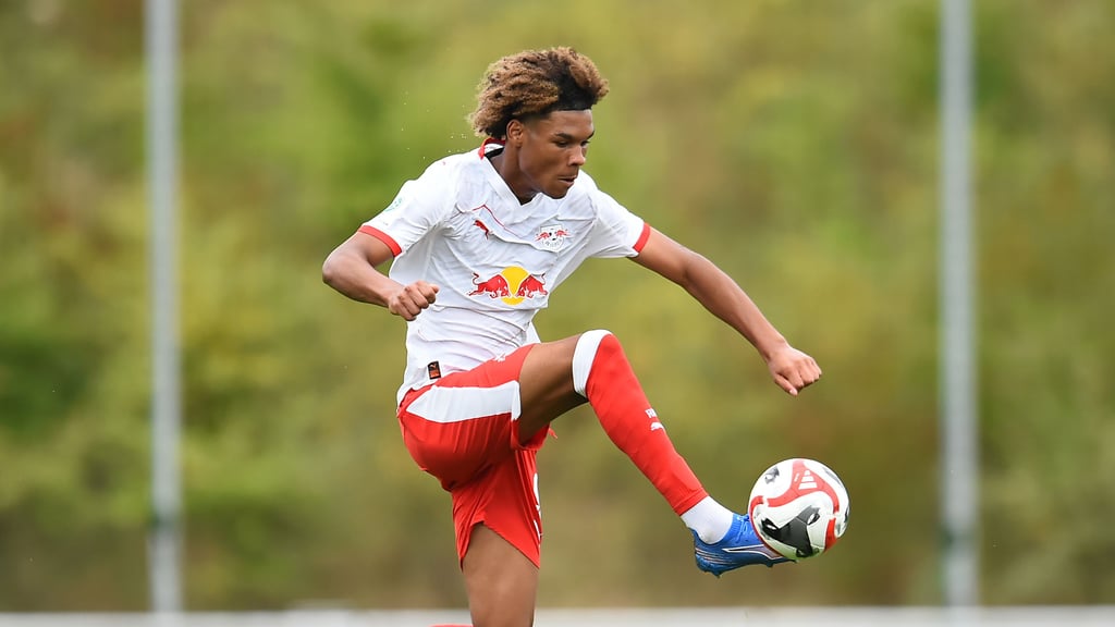 Samba Konaté am Ball für RB (Symbolbild).