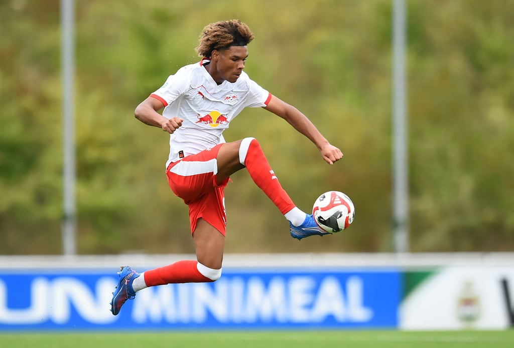 Samba Konaté am Ball für RB (Symbolbild).