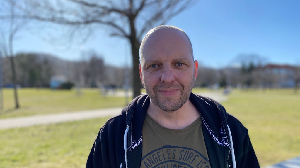 Bei dem Wernigeröder Avery Kolle wurde ein Hirntumor festgestellt. Eine große Narbe am Haaransatz erinnert an die lebensrettende Operation Ende Januar 2026.