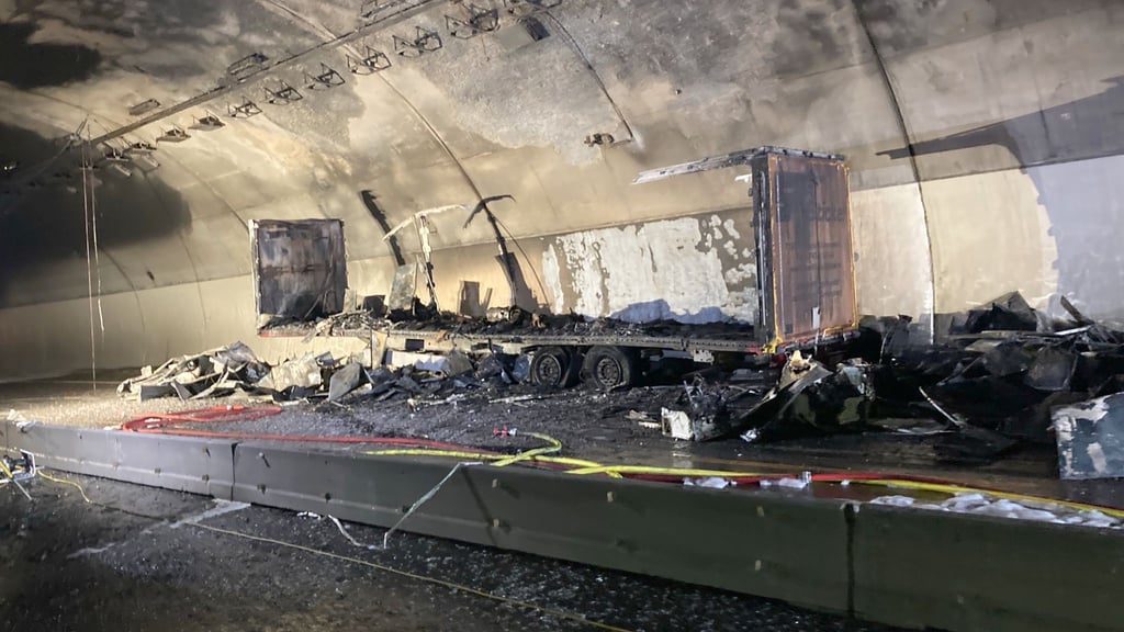 Von dem Anhänger ist nicht viel übriggeblieben.