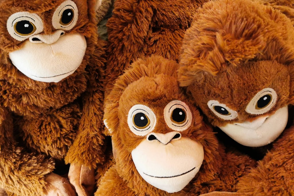 Nicht nur das Affenbaby Punch, sondern auch sein geliebtes IKEA-Djungelskog-Orangutan-Stofftier wurde zur Berühmtheit im Internet.