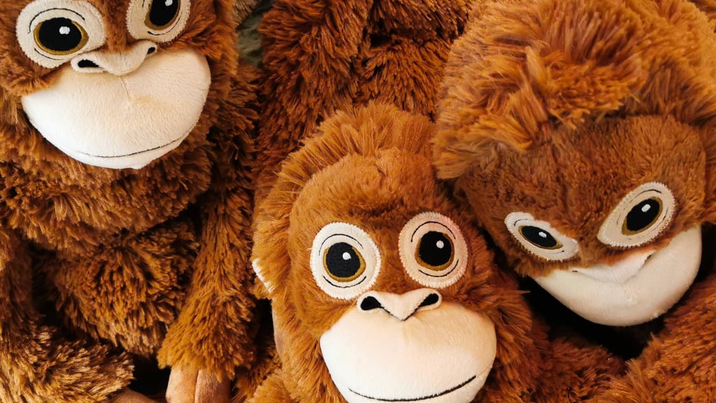 Nicht nur das Affenbaby Punch, sondern auch sein geliebtes IKEA-Djungelskog-Orangutan-Stofftier wurde zur Berühmtheit im Internet.