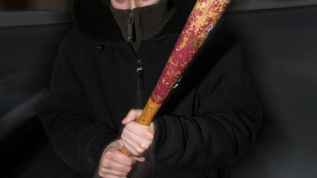 Mit Hilfe eines Baseballschlägers wollte ein Ascherslebener in einer Bar sein Hausrecht durchsetzen. Es kam zur Anklage.
