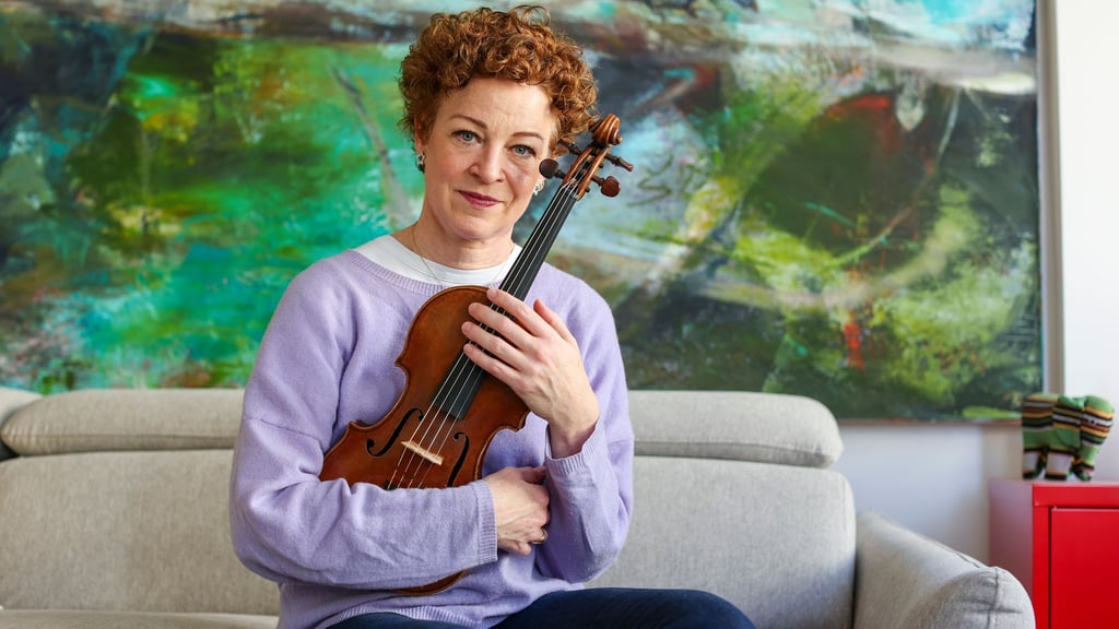 Carolin Widmann hatte Angst um ihr wertvolles Instrument. Nun hat die Lufthansa die Regel für kleine Instrumente geändert.