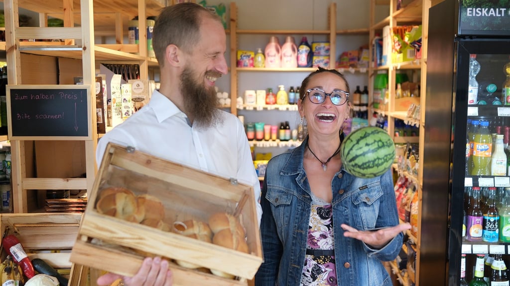 Sandy Hoppert und Marius Schiel, Gründer von „Unser Schopp“, haben Grund zur Freude: Ein Dorfladen nach ihrer Vision ist nun im Wernigeröder Ortsteil Silstedt in greifbare Nähe gerückt.