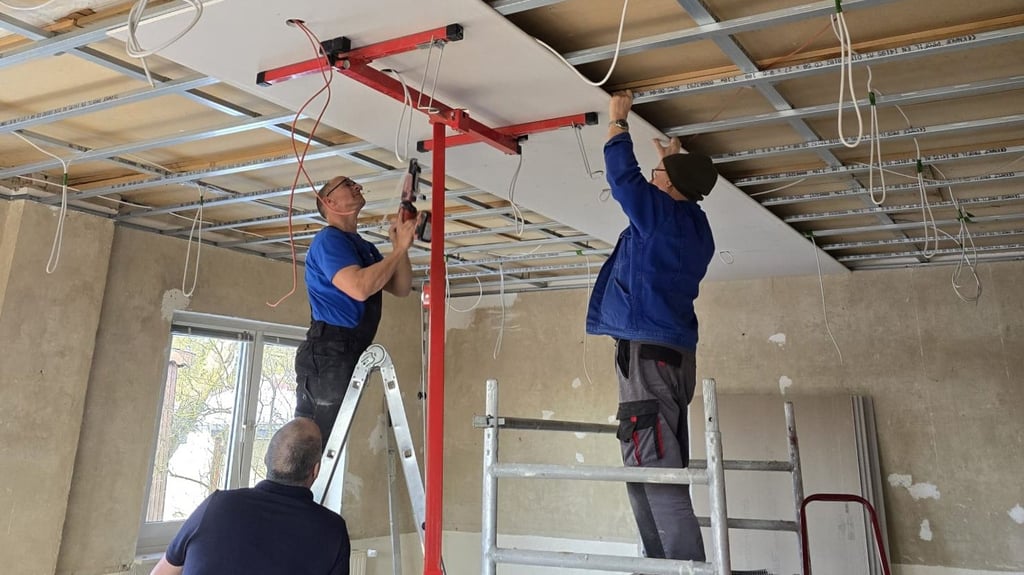 Im Schulungsraum wurde unter anderem die Decke erneuert. 