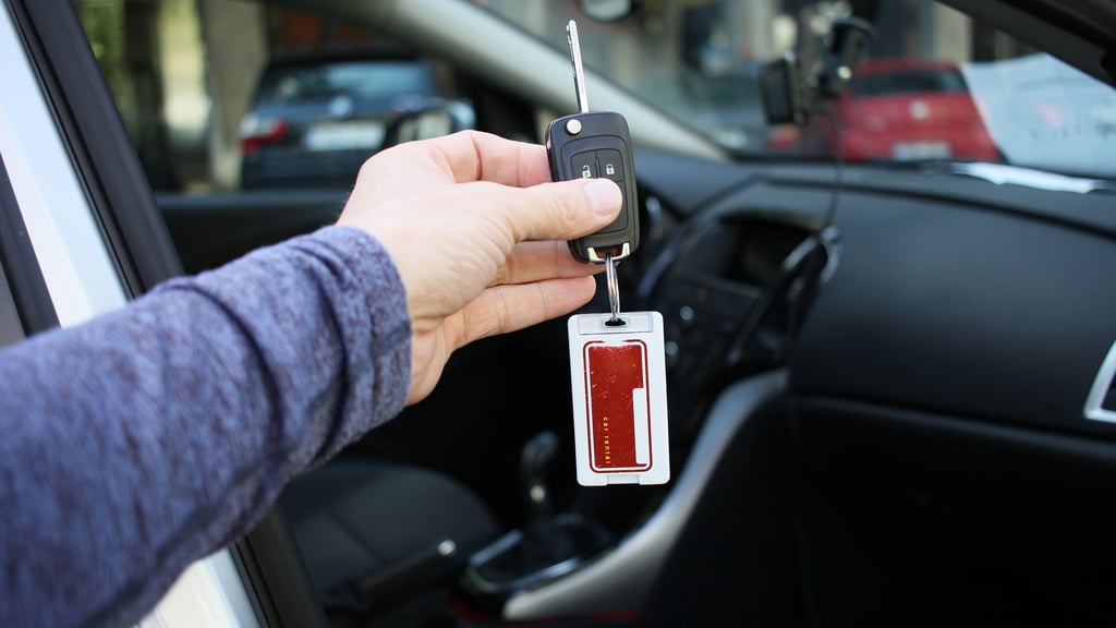 Die Frau hatte in Dessau ein Auto-Abo abgeschlossen. 