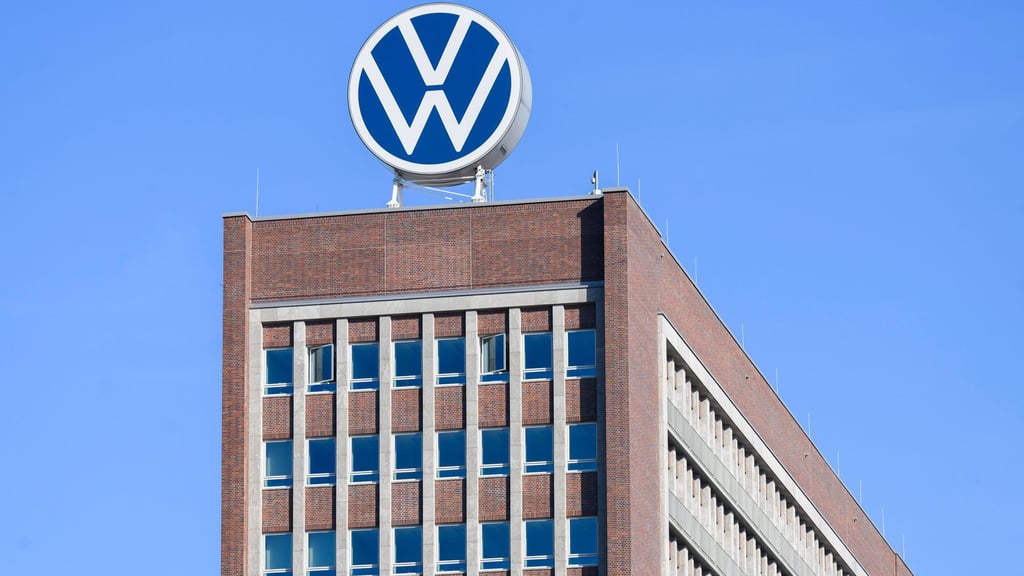 In Wolfsburg kommen am Mittwoch Tausende Mitarbeitende zur Betriebsversammlung zusammen.