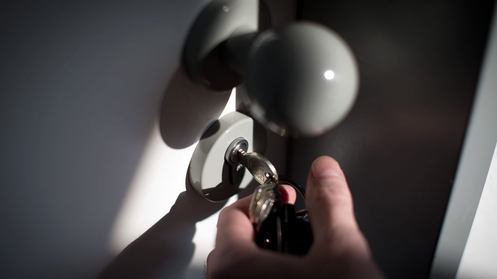 Die Städtischen Werke Magdeburg warnen vor falschen Mitarbeitern eines Tochterunternehmens, die an Haustüren klingeln. (Symbolbild)