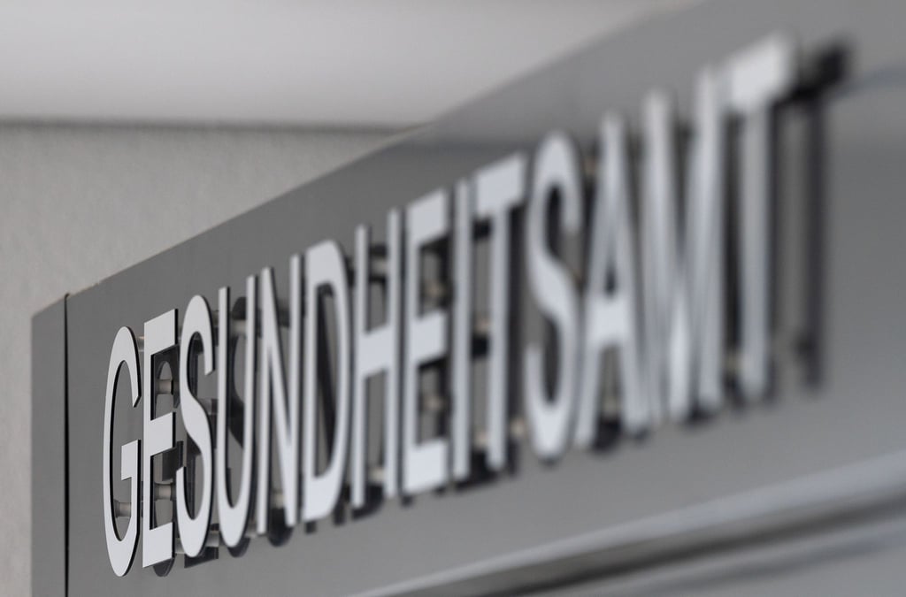 Das Gesundheitsamt untersucht, welche Kinder engen Kontakt zu dem Kita-Mitarbeiter hatten. (Symbolbild)