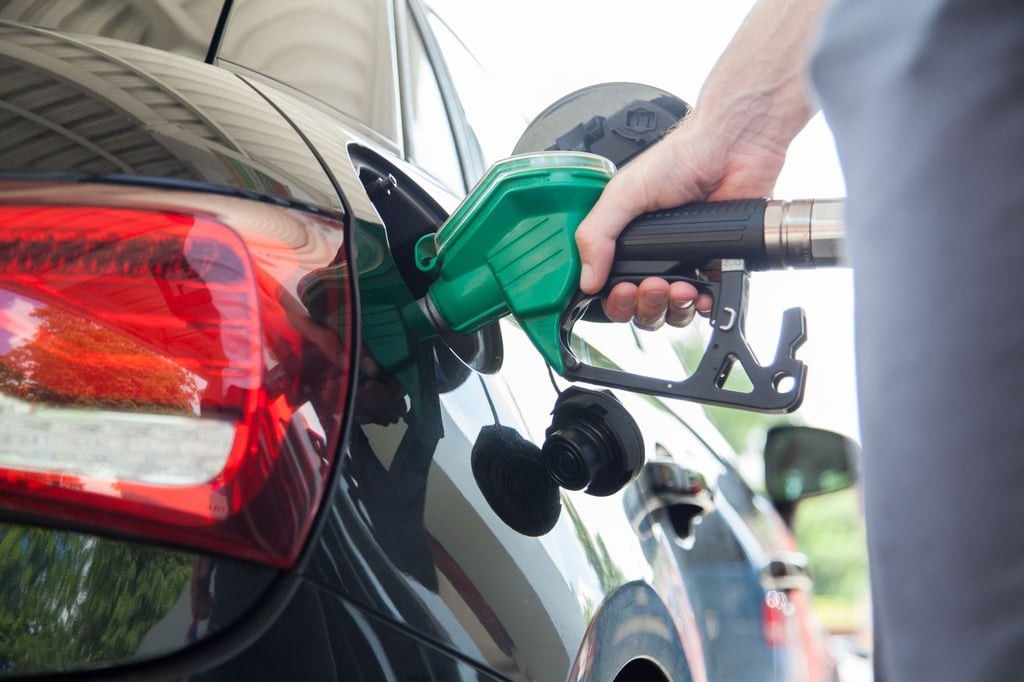 Umweltaspekt im Fokus: Der Bioethanol-Anteil in E10 soll den CO₂-Ausstoß im Vergleich zu reinem Benzin reduzieren, und ist in der Regel günstiger als das höherwertige Super Plus.