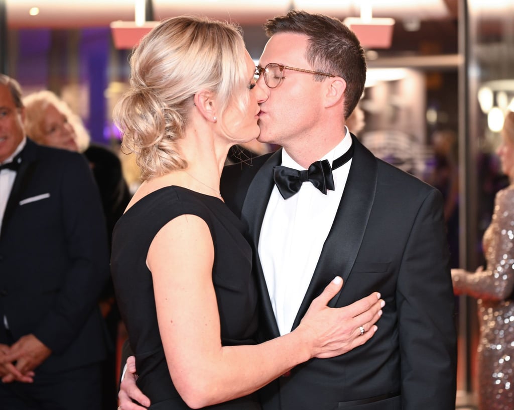 Manuel Hagel wird von seiner Ehefrau Franziska in Schutz genommen. Hier ein Kuss auf dem Landespresseball. (Archivbild)